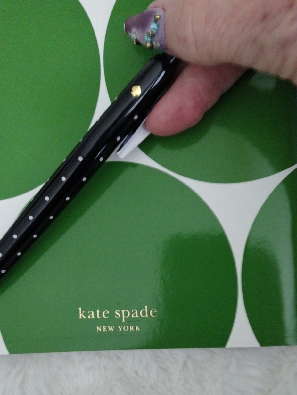 Kate Spade pade Green and White Circle Pattern Notebook with Black Polka Dot Pen - Picture 4 of 4
